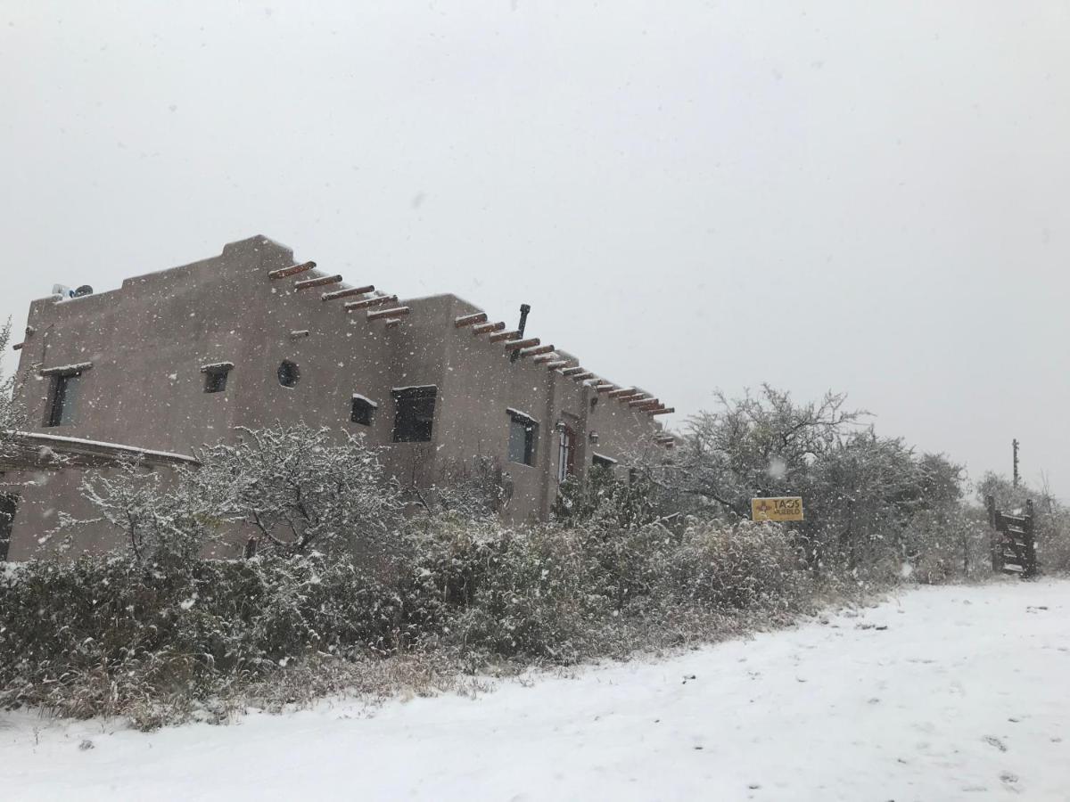 Taos Pueblo Capilla del Monte Exterior foto